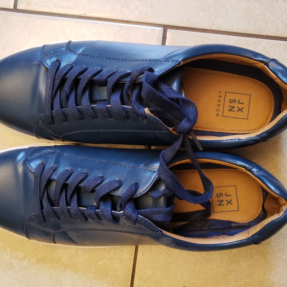 Shoes - Picture 4 of 4